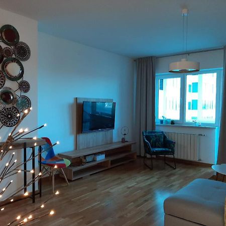 Bright, Modern & Cozy Apartment Тузла Екстер'єр фото