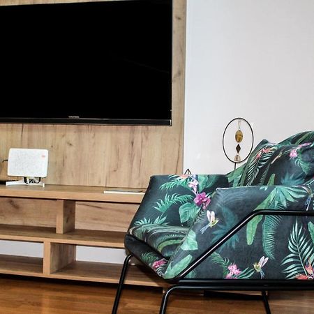Bright, Modern & Cozy Apartment Тузла Екстер'єр фото