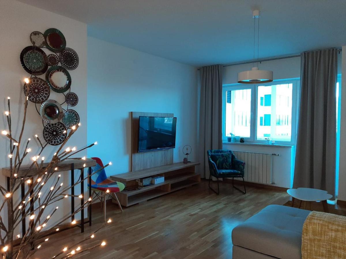 Bright, Modern & Cozy Apartment Тузла Екстер'єр фото