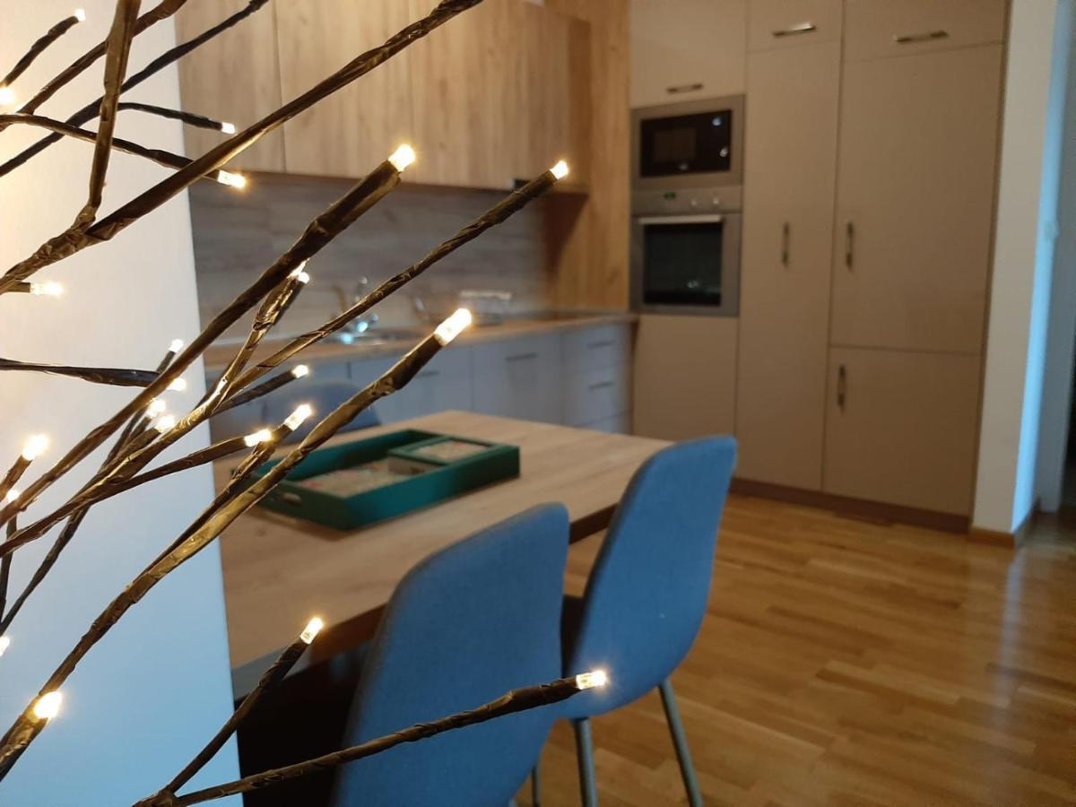 Bright, Modern & Cozy Apartment Тузла Екстер'єр фото