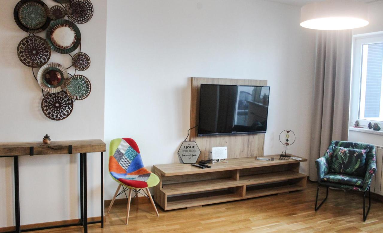 Bright, Modern & Cozy Apartment Тузла Екстер'єр фото