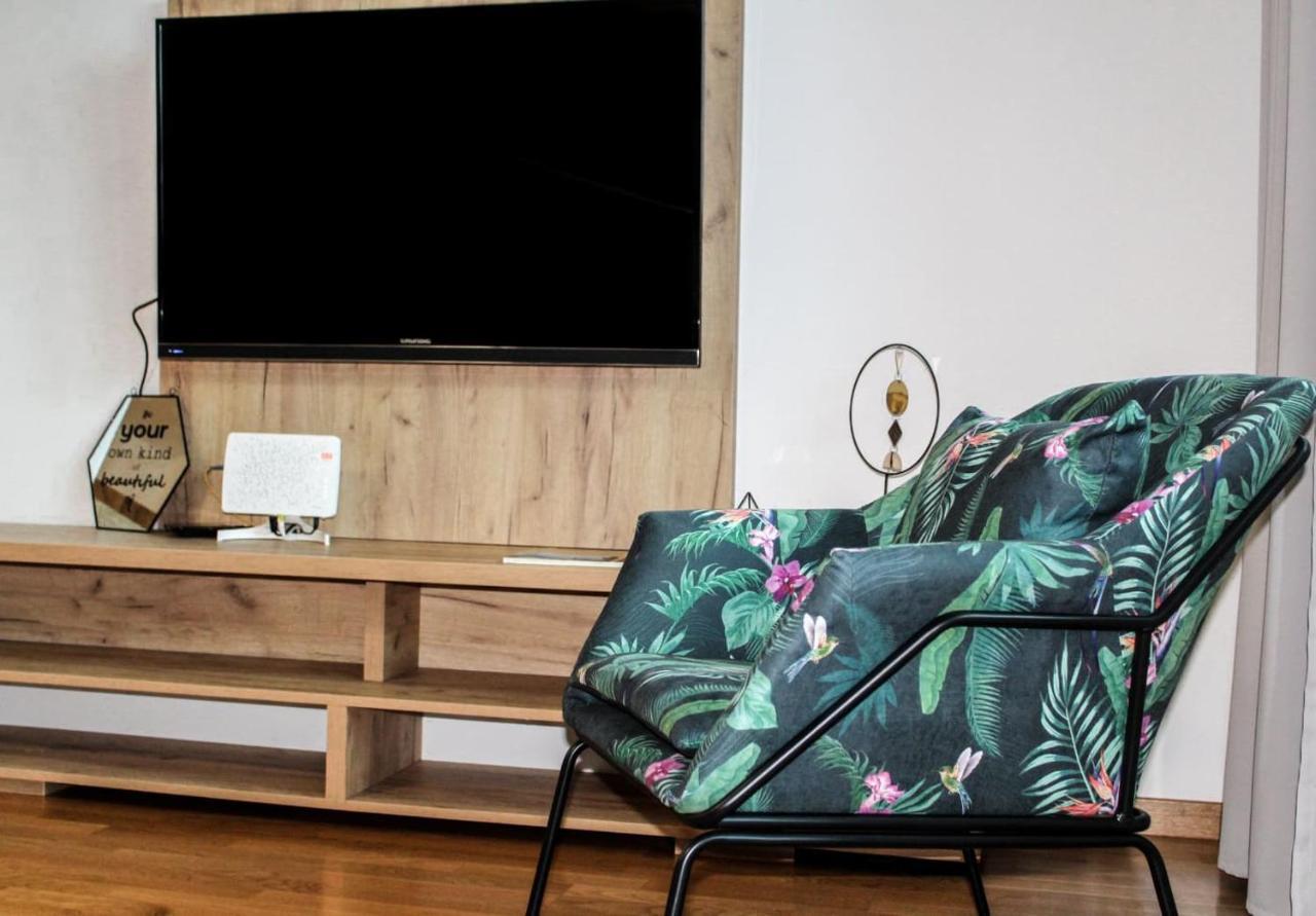 Bright, Modern & Cozy Apartment Тузла Екстер'єр фото