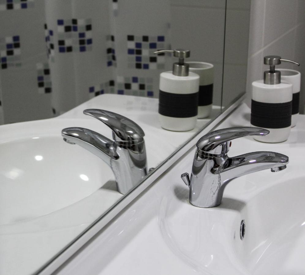 Bright, Modern & Cozy Apartment Тузла Екстер'єр фото