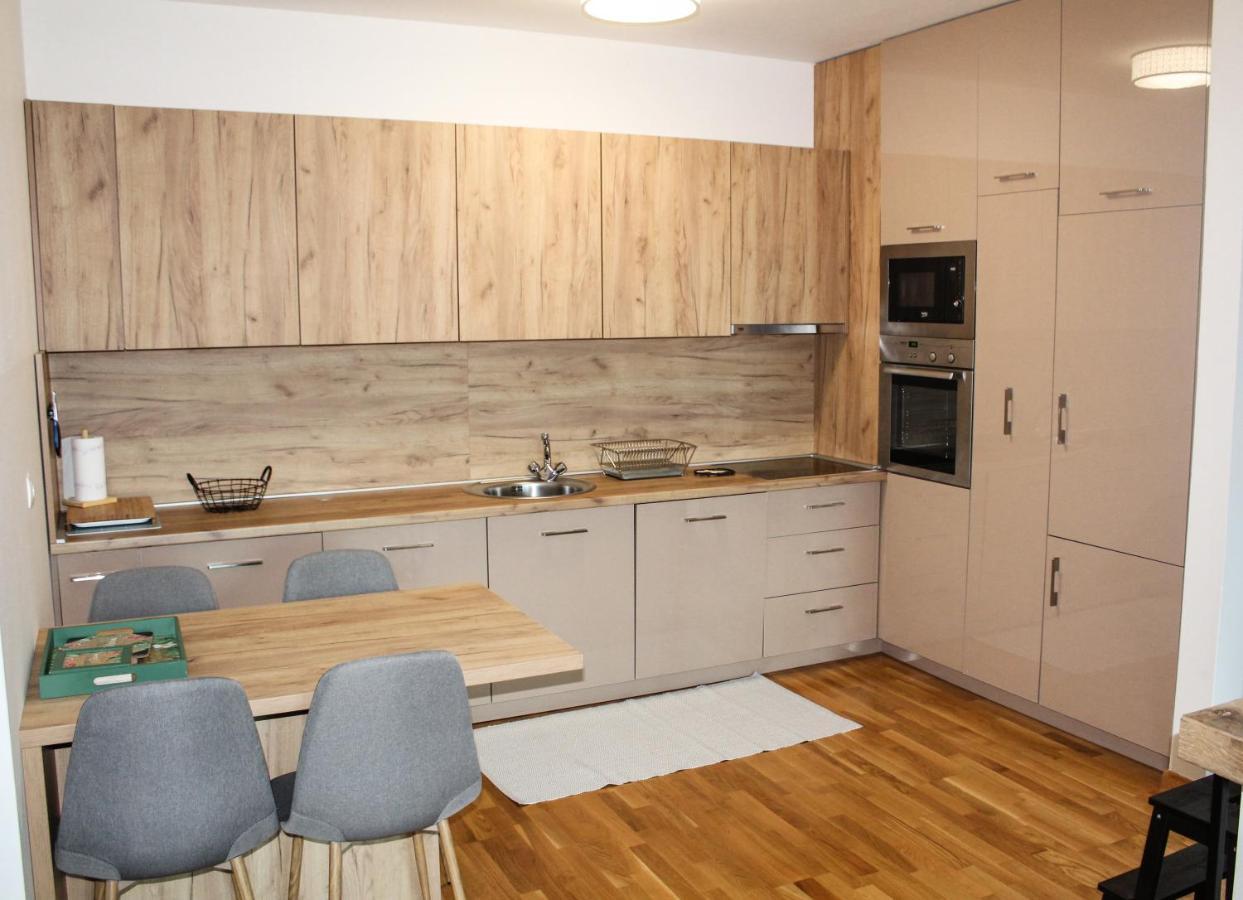 Bright, Modern & Cozy Apartment Тузла Екстер'єр фото